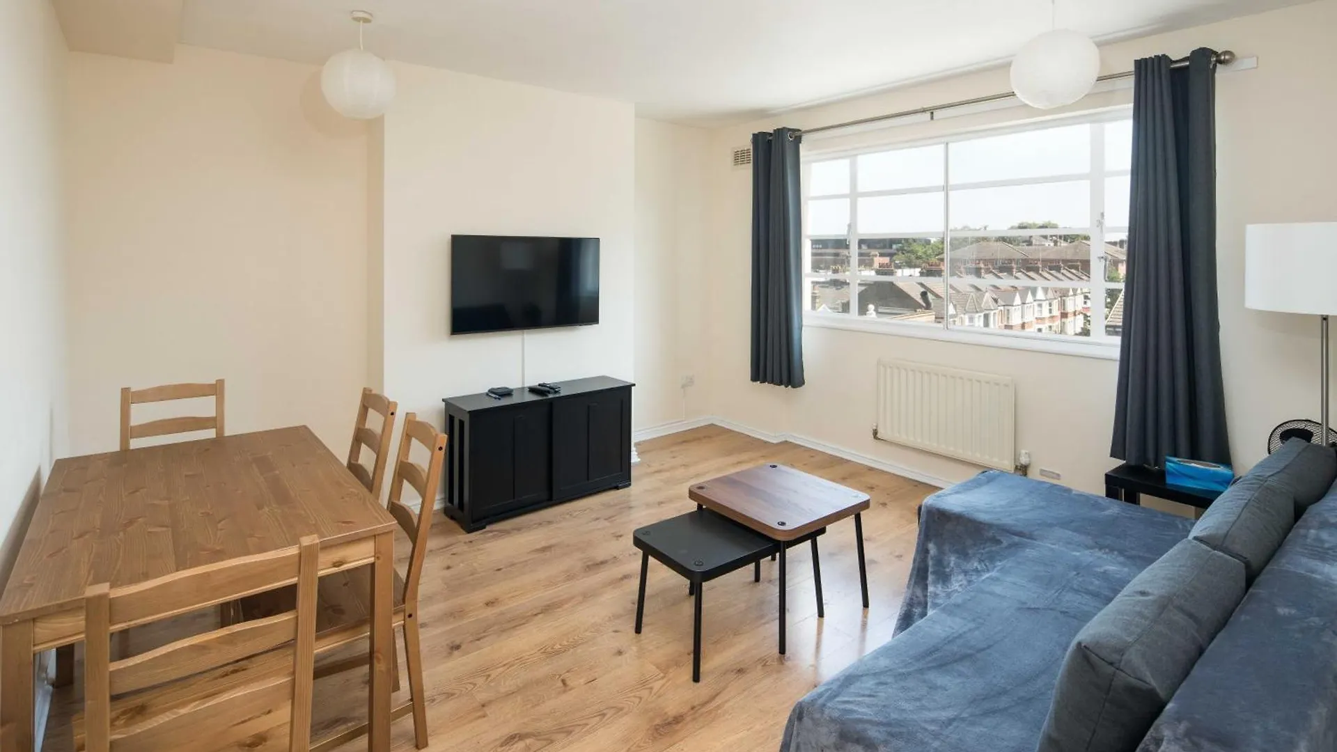 2Bd London Flat - City Buzz & Parkside Serenity Apartment