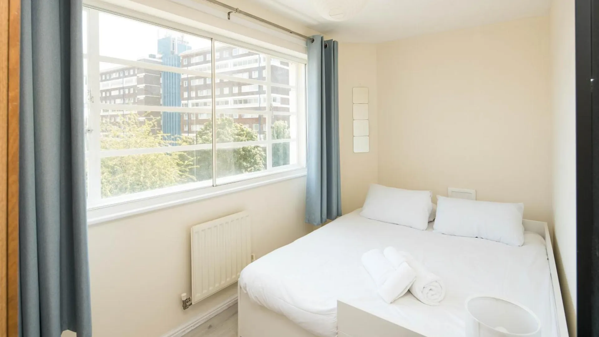 2Bd London Flat - City Buzz & Parkside Serenity Apartmán