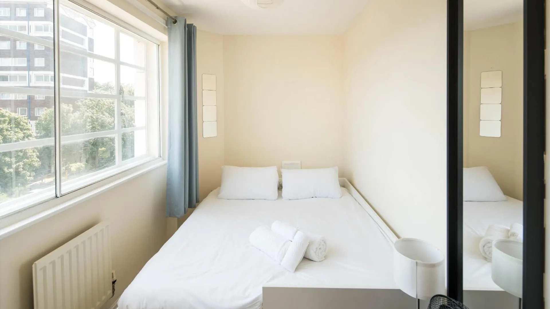 2Bd London Flat - City Buzz & Parkside Serenity 0*,  Velká Británie