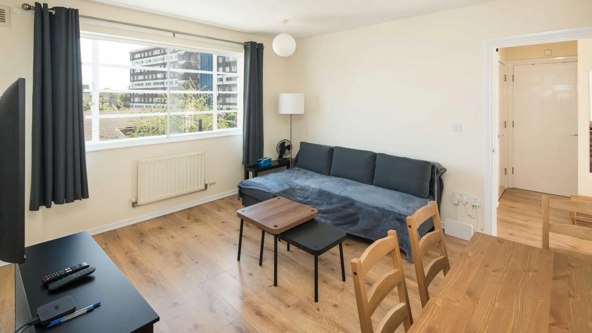 2Bd London Flat - City Buzz & Parkside Serenity
