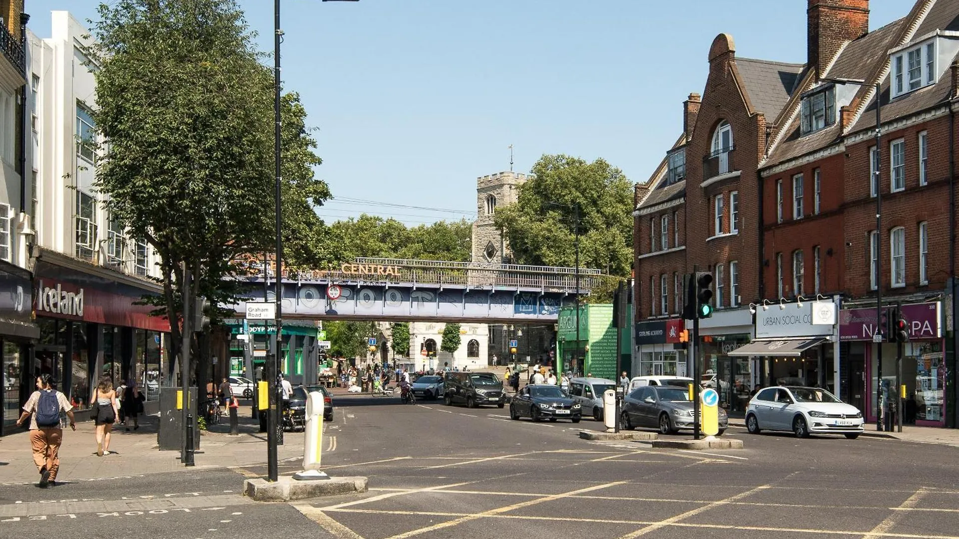 2Bd London Flat - City Buzz & Parkside Serenity Apartment