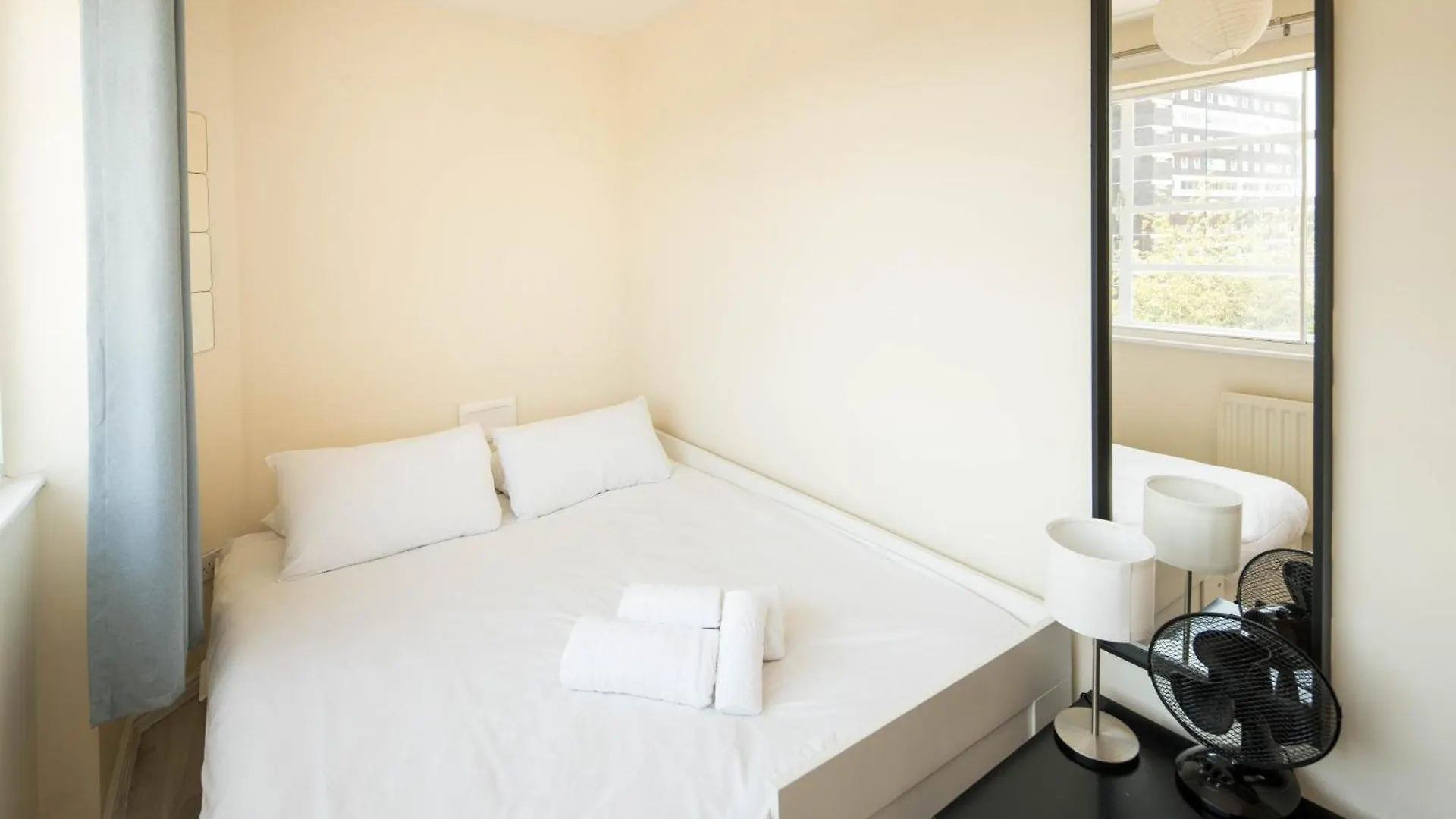 2Bd London Flat - City Buzz & Parkside Serenity 0*,